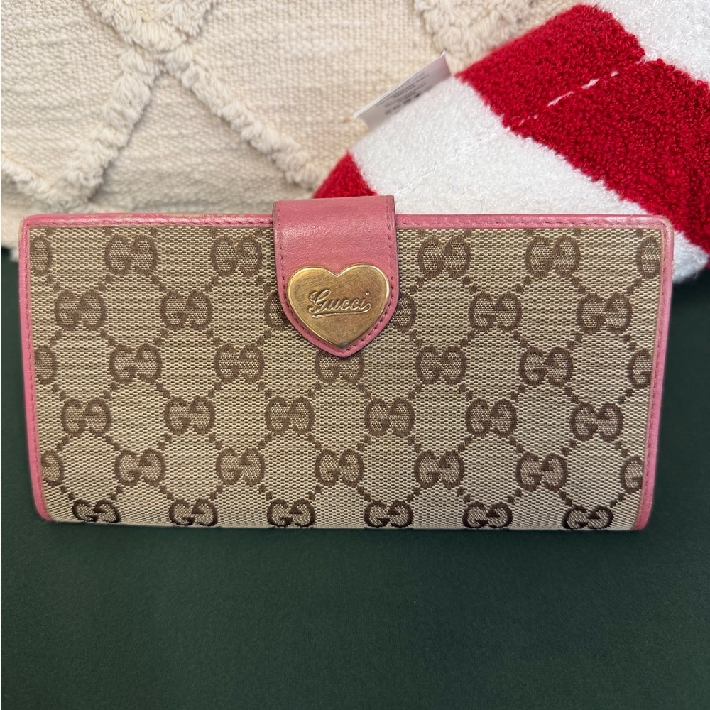 Gucci Beige and Pink Heart Accent Wallet